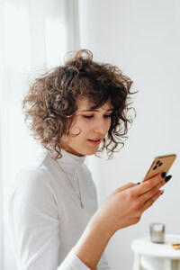 Instagram for Makers - image of a woman using a mobile phone