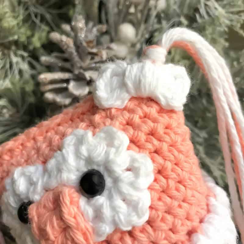 What a sweet addition to any Christmas tree! This amigurumi owl makes a great ornament or stuffed toy for the littles. #amigurumiowl #owlcrochetpattenr #christmasowlcrochetpattern #christmasowl #30daysofcozy